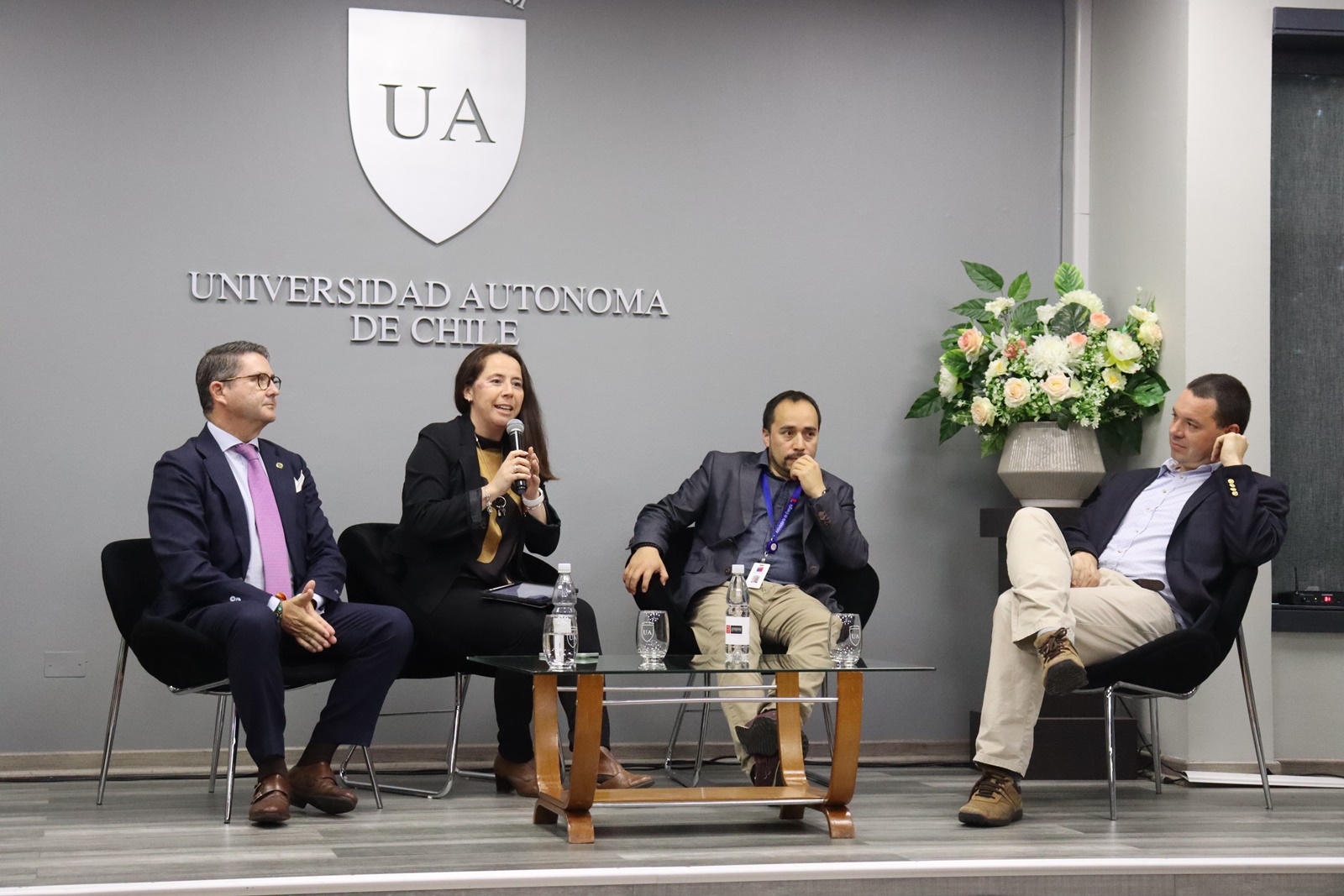 Universidad Autónoma de Chile reúne a expertos para compartir investigaciones sobre consumo energético