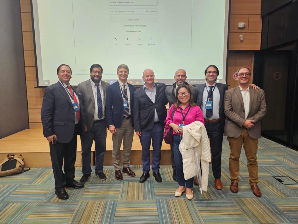 Decano reuDelegación de Facultad de Derecho en Congreso de Colombia