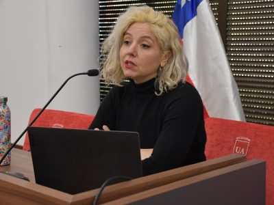 Experta aborda la influencia de la cultura medial en la representación del cuerpo humano