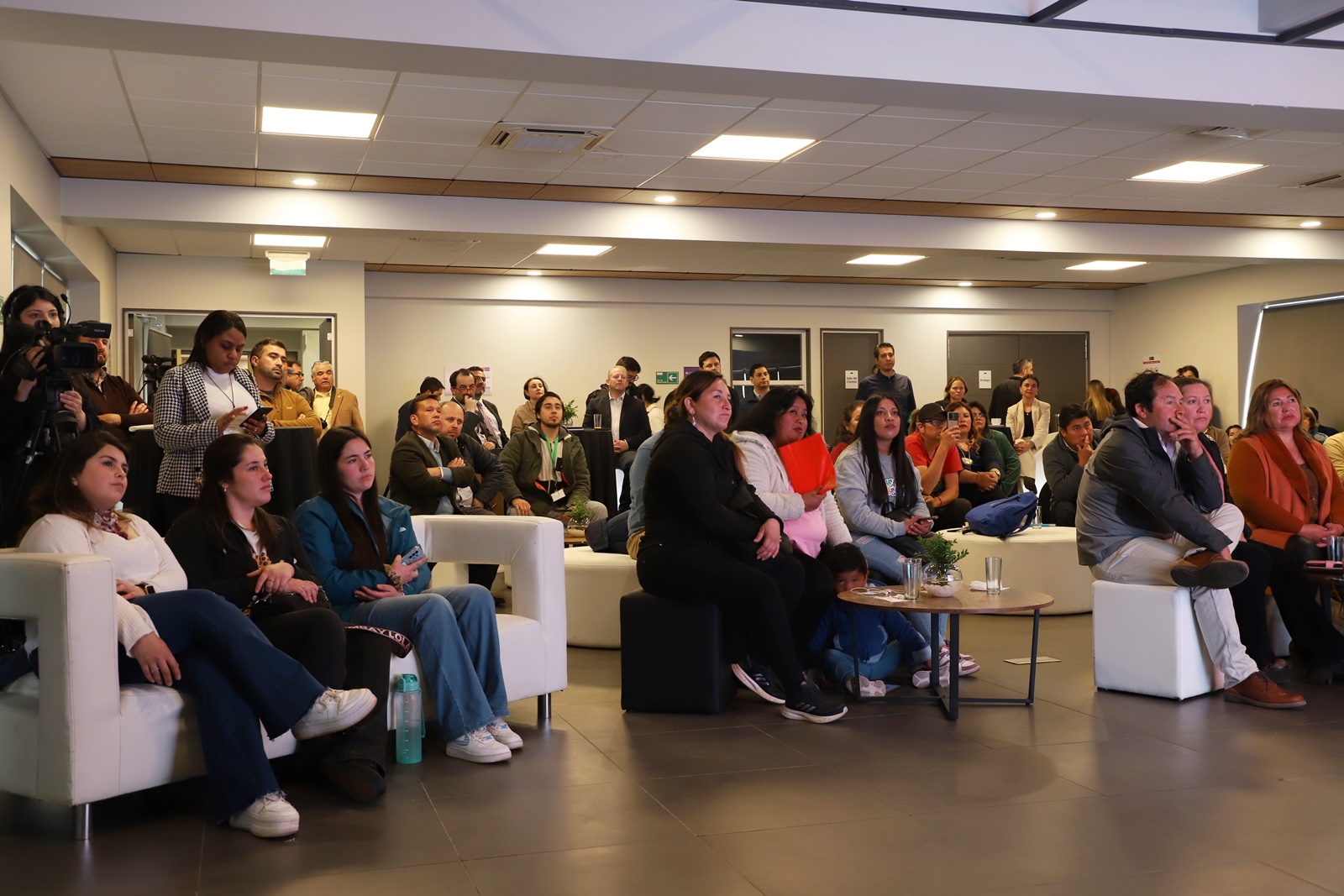 Junto a emprendedores regionales 