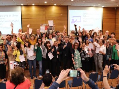 Sede Santiago entregó certificados a adultos mayores que finalizaron talleres de alfabetización digital