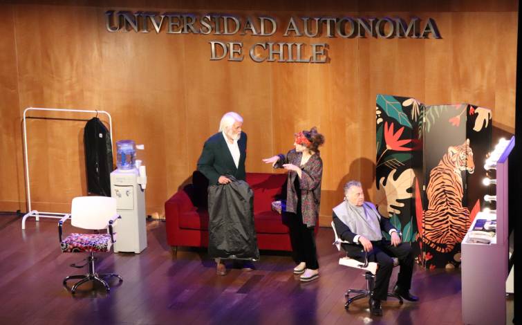 Sede Santiago de la Universidad Autónoma de Chile cerró su ciclo 2023 de Teatro con la divertida obra 
