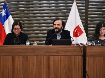 U. Autónoma analiza políticas de género y diversidad en Seminario “Conexiones Públicas”