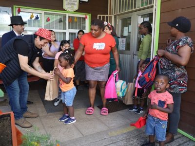 Estudiantes de Administración Pública de la U. Autónoma llevan alegría a 80 niños del jardín infantil Raíces del Coihue en Temuco