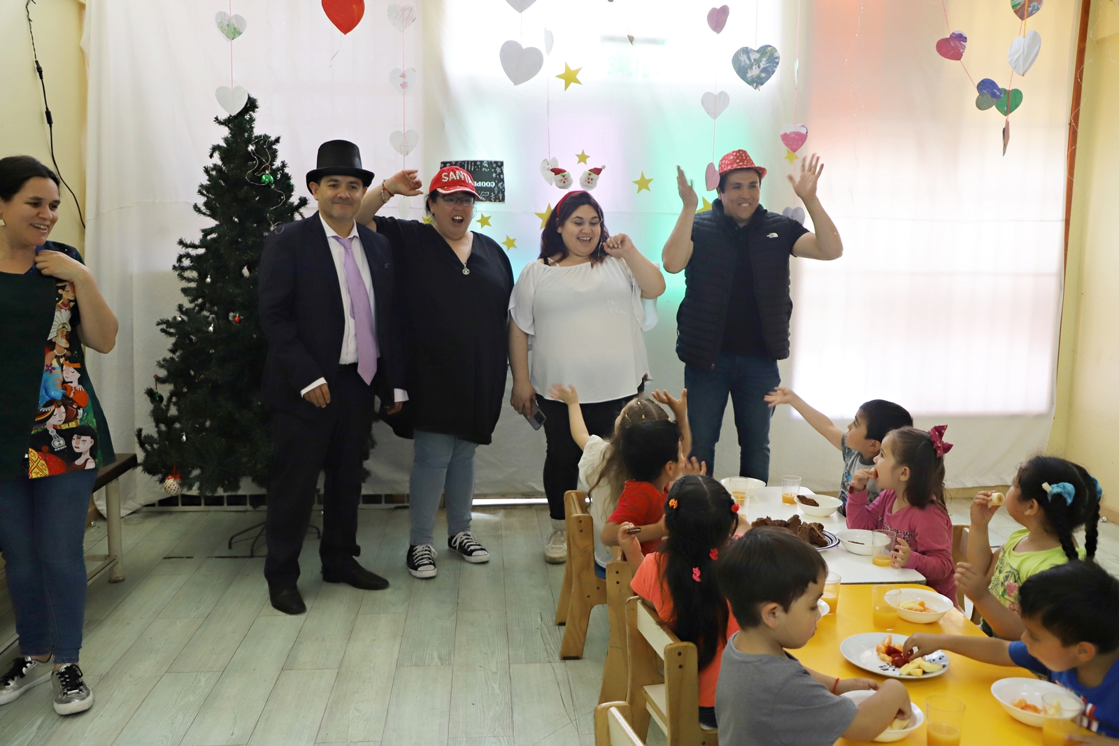 FOTO entrega de reaglos jardin infantil 4