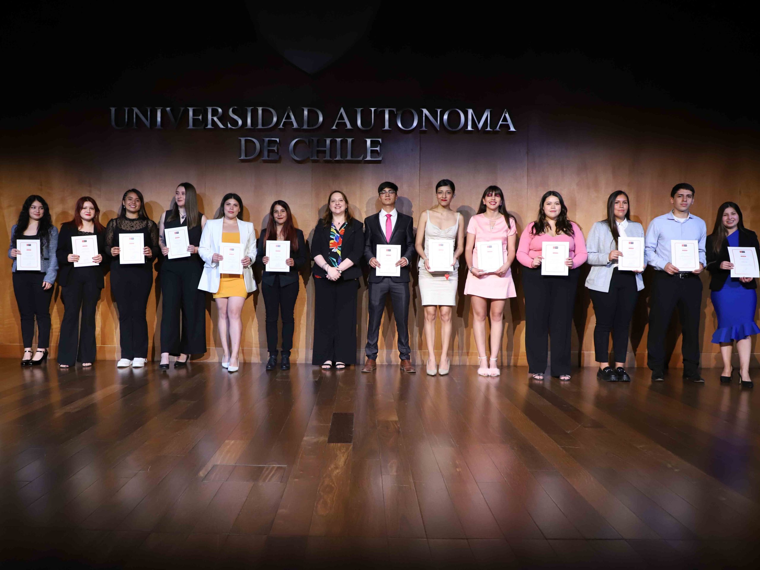 Estudiantes de tercer año de la Carrera de Derecho recibieron su certificado Ius Postulandi