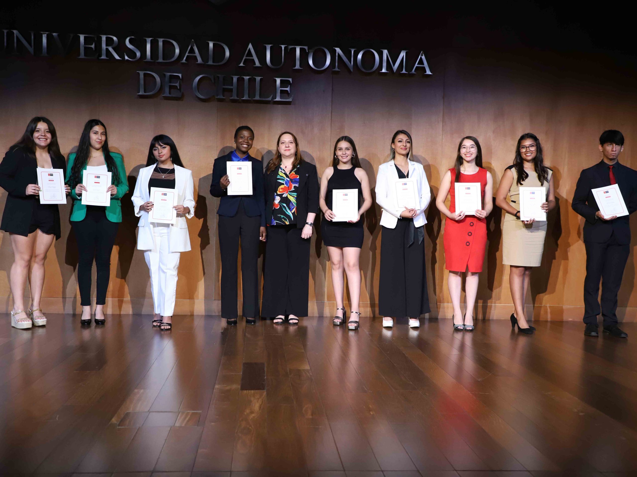Estudiantes de tercer año de la Carrera de Derecho recibieron su certificado Ius Postulandi