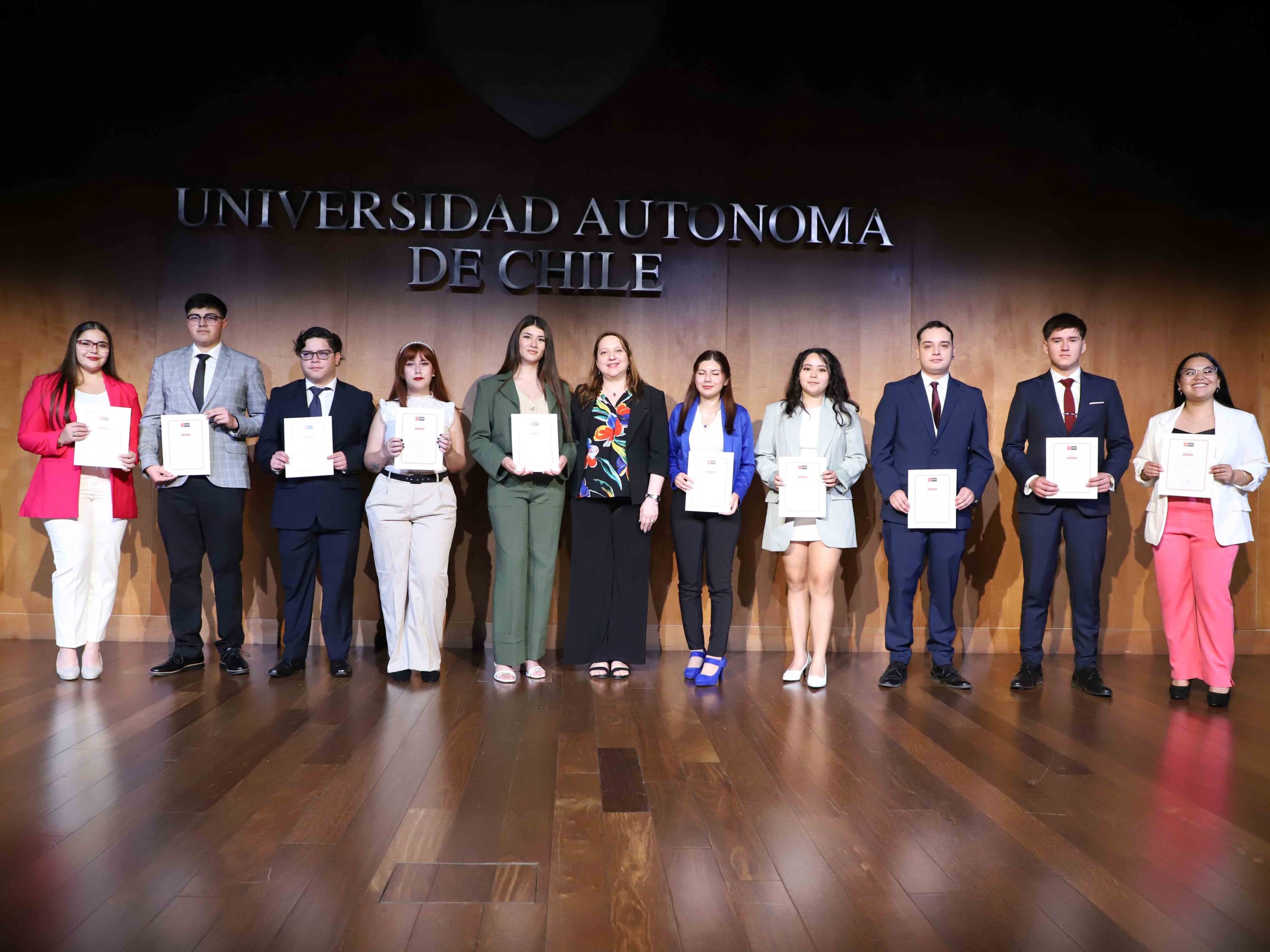 Estudiantes de tercer año de la Carrera de Derecho recibieron su certificado Ius Postulandi