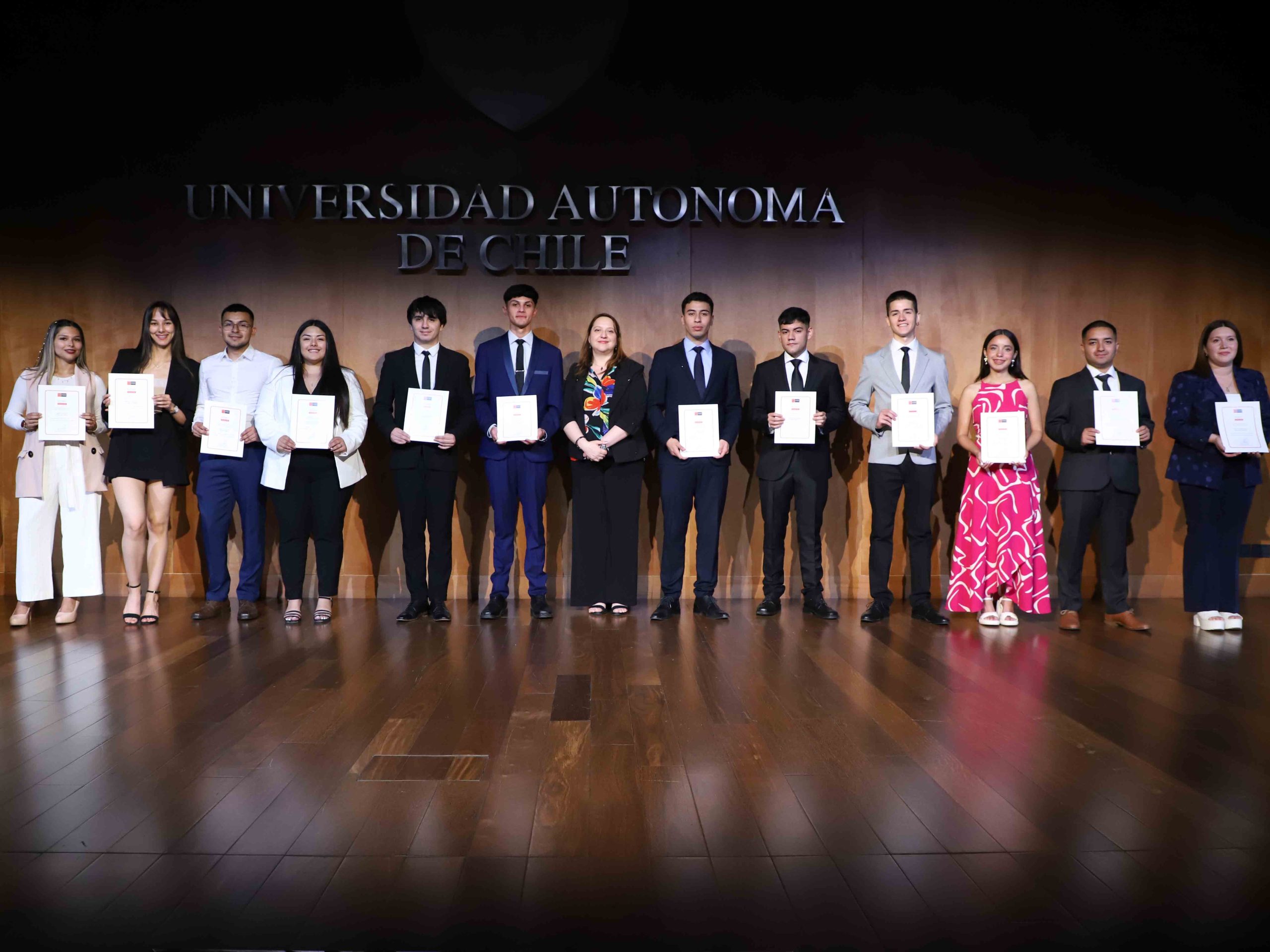 Estudiantes de tercer año de la Carrera de Derecho recibieron su certificado Ius Postulandi
