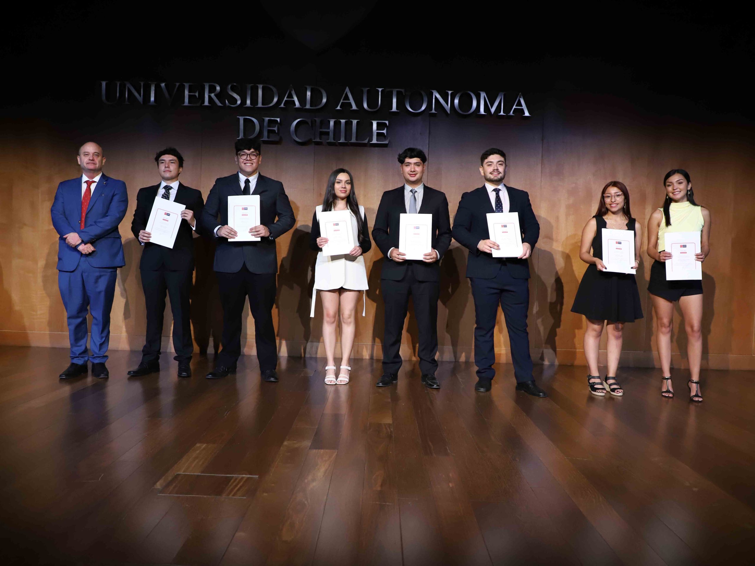 Estudiantes de tercer año de la Carrera de Derecho recibieron su certificado Ius Postulandi