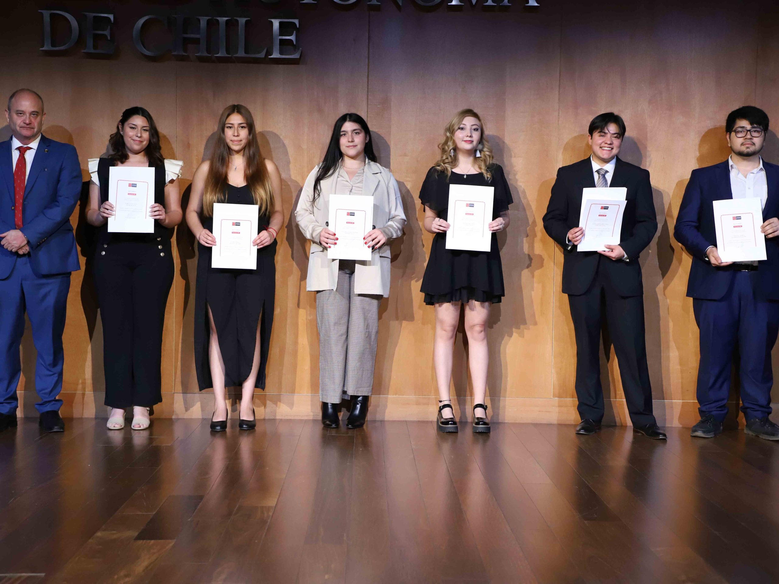 Estudiantes de tercer año de la Carrera de Derecho recibieron su certificado Ius Postulandi