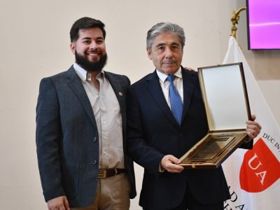 Estudiantes de Periodismo premian a medios de comunicación regionales por su aporte al Maule