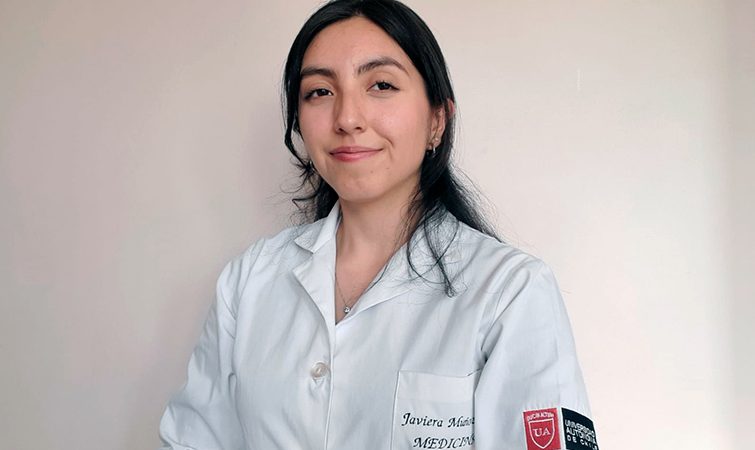 Javiera Muñoz, estudiante:“La Medicina comienza en un laboratorio de investigación”