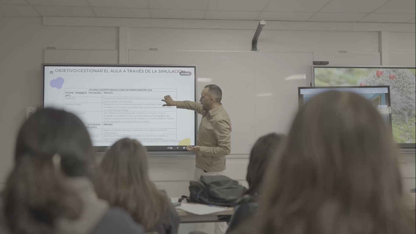 Docentes en la sala de clases