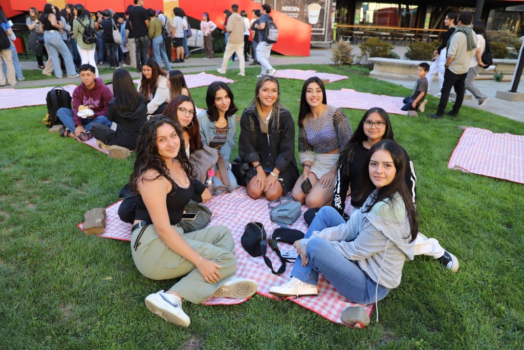FOTO bienvenida estudiantes nuevos 2