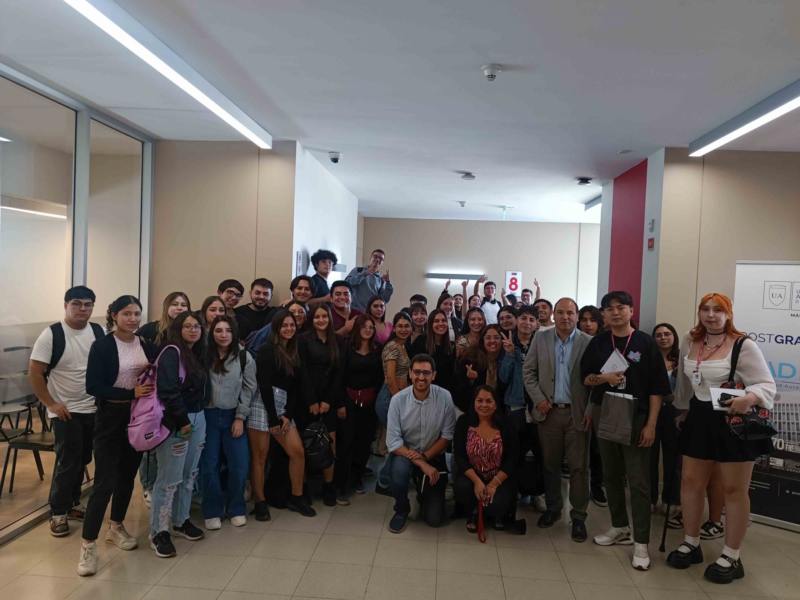 Estudiantes de la Carrera de Ingeniería en Control de Gestión