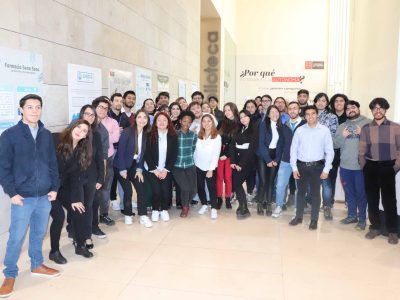Estudiantes de Química y Farmacia presentaron pósteres científicos en Sede Santiago