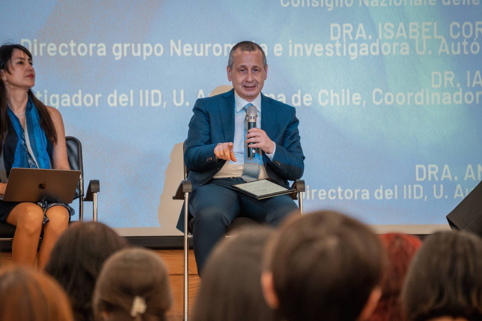 Miembro del Consejo Nacional de Investigación de Italia expuso en seminario sobre regulación de Inteligencia Artificial