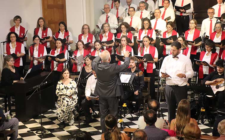 Coro de la Universidad Autónoma de Chile deleitó con su presentación por Semana Santa