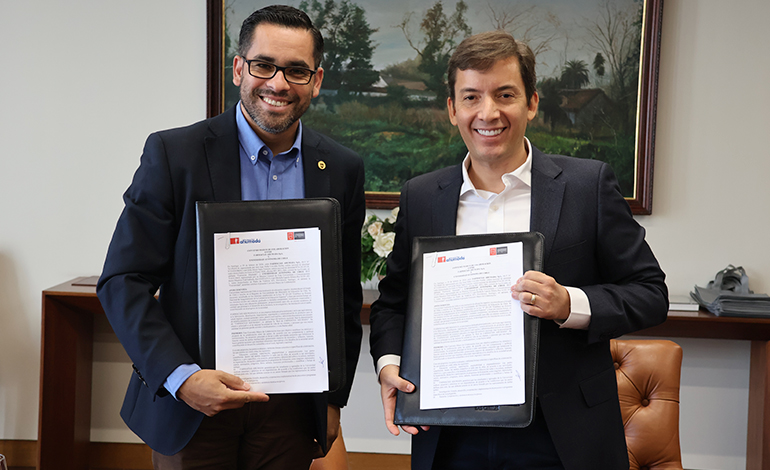 U. Autónoma y Farmacias Ahumada firman importante convenio de colaboración