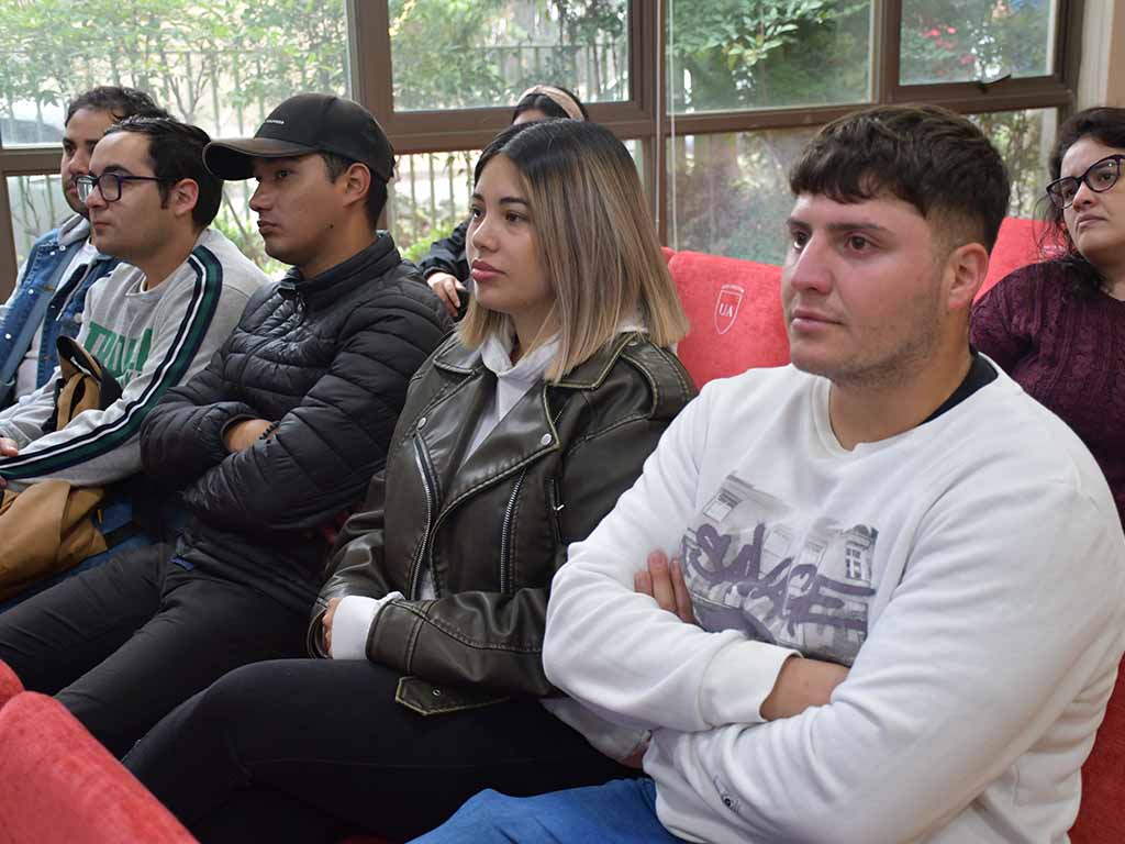 Alumnos en Charla