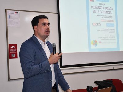 Charla “Pedagogía basada en la evidencia ¿Cómo iniciar la revisión de la literatura?”