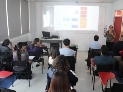 Académica e investigadora del Instituto de Ciencias Aplicadas dictó charla sobre la aplicación de péptidos en biotecnología acuícola
