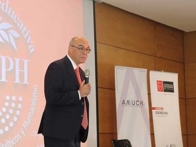 Clínica Jurídica de Campus Providencia realizó seminario en conjunto con AMUCH que abordó los “Desafíos actuales en políticas públicas y liderazgo”