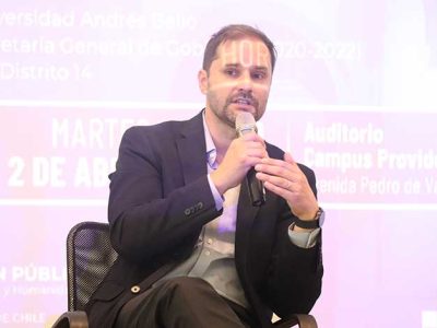 Carrera de Administración Pública realizó charla que contó con participación de ex ministro para analizar la modernización del Estado