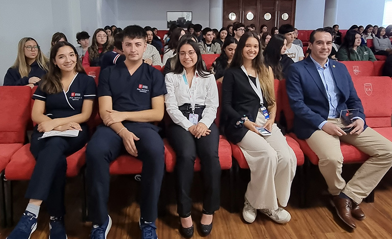 Centro de Estudiantes de Enfermería realiza bienvenida a nuevo autónomos con apoyo de Experiencia UA