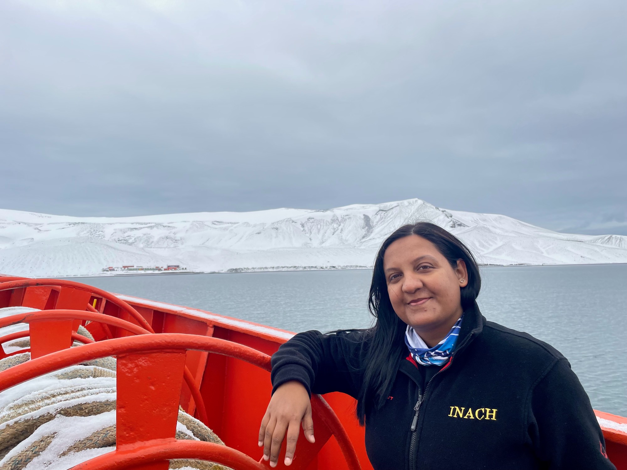 Investigadora de la U. Autónoma visita la Antártida junto a equipo que busca ayudar a desarrollar aditivos naturales por primera vez en Chile