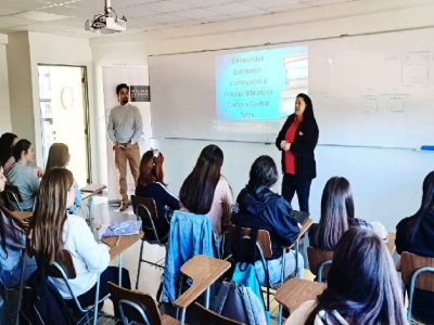 Programa "¡Ayuda! Soy Novato" Facilita la Adaptación de Estudiantes de Primer Año