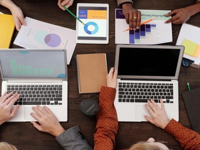 Académico de la Autónoma de Temuco imparte clase magistral sobre marketing en PYMES en la Pontificia Universidad Católica del Ecuador