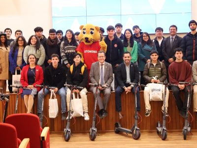 Universidad Autónoma Entregó Becas de Electromovilidad a Estudiantes de Excelencia Académica