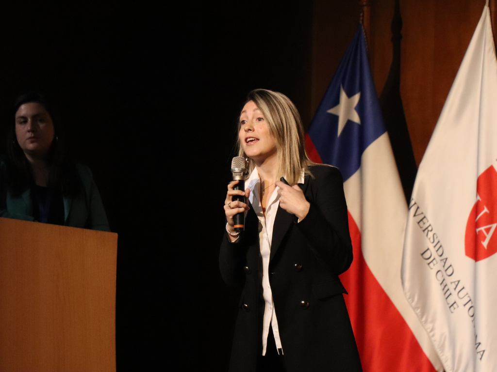 Una de las expositoras de la capacitación.