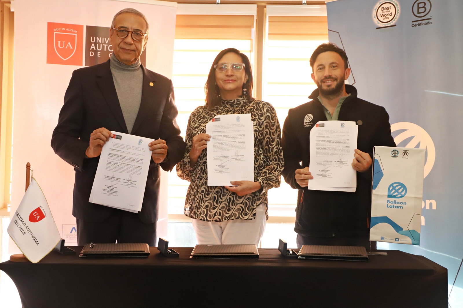 FOTO firma convenio balloon latam 2