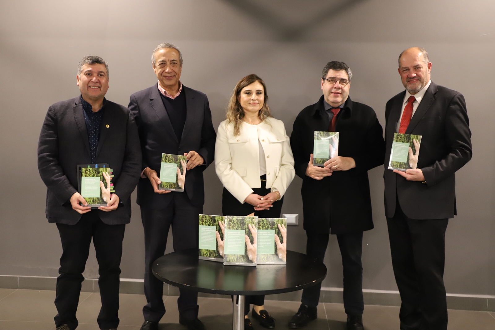 FOTO lanzamiento libro compendio hitos ambientales 1