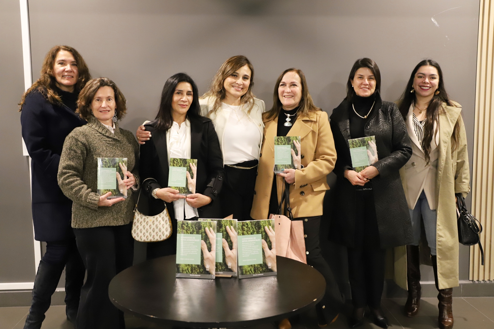 FOTO lanzamiento libro compendio hitos ambientales 2