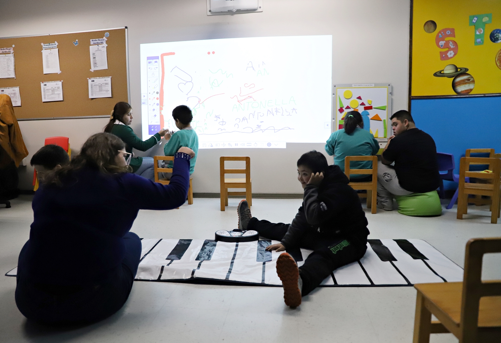 FOTO visita ninos escuela especial nielol 1