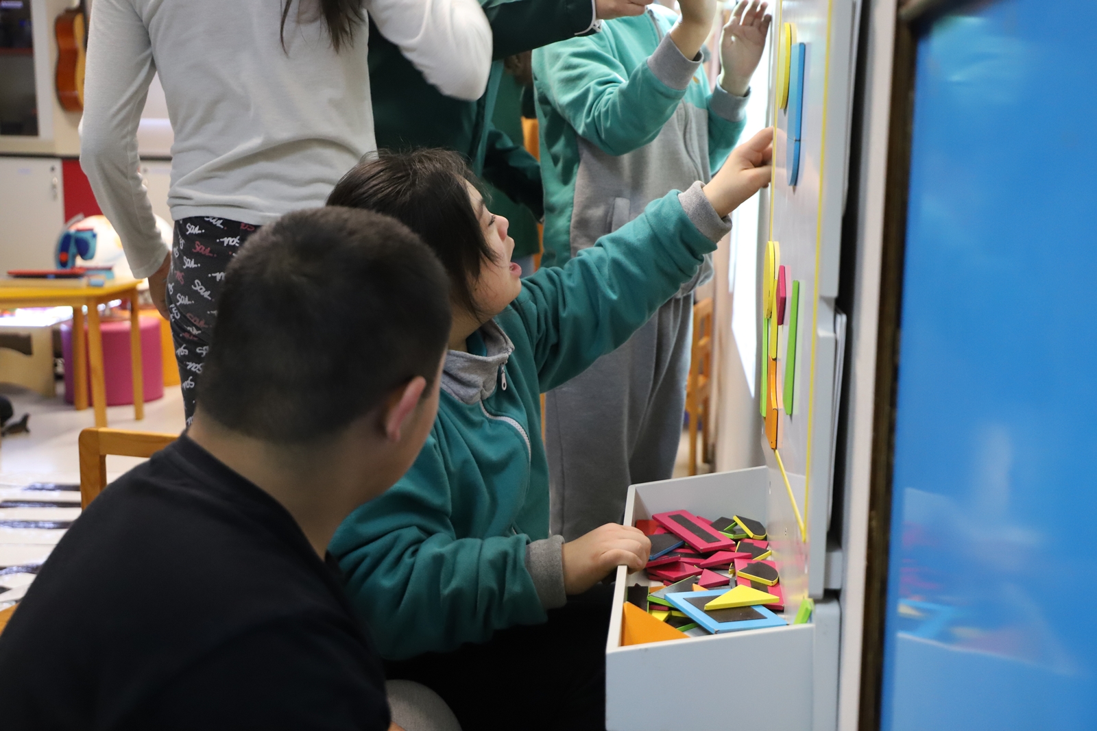 FOTO visita ninos escuela especial nielol 2