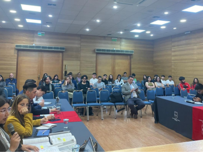 Jornadas de Debate en Campus El Llano Subercaseaux definirán al equipo que representará a la Autónoma en torneo universitario