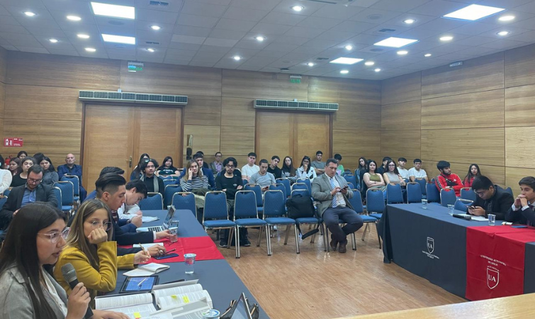 Jornadas de Debate en Campus El Llano Subercaseaux definirán al equipo que representará a la Autónoma en torneo universitario