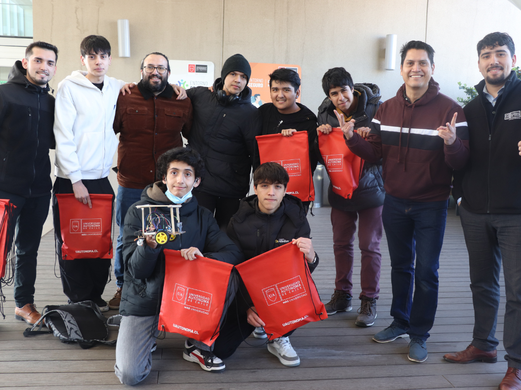Alumnos ganadores de la competencia.