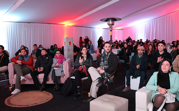 El humor fue protagonista en Encuentro de Ex Alumnos de la UA en Talca ...