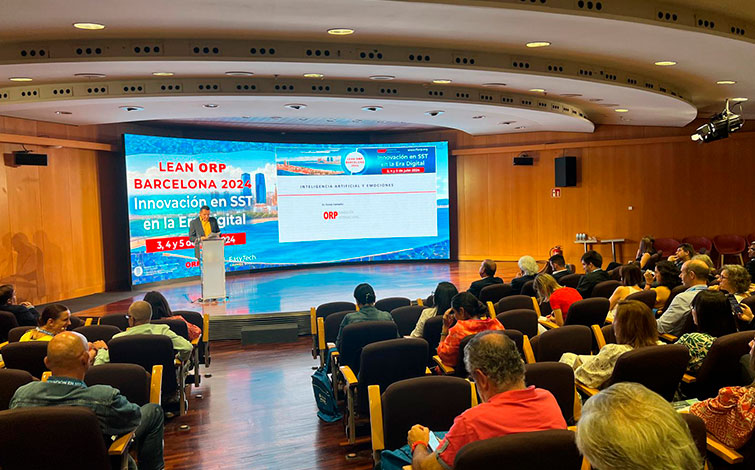 Académicos de la U. Autónoma de Chile expusieron en España sobre innovación digital en seguridad y salud en el trabajo