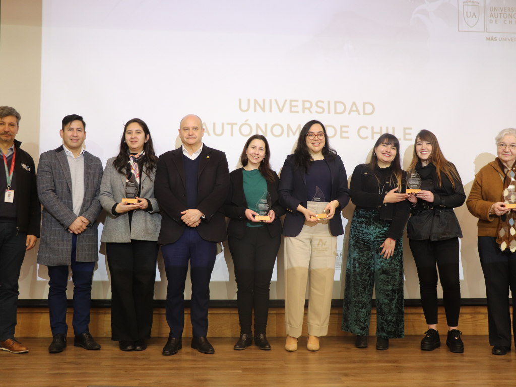 Parte de los socios comunitarios premiados.