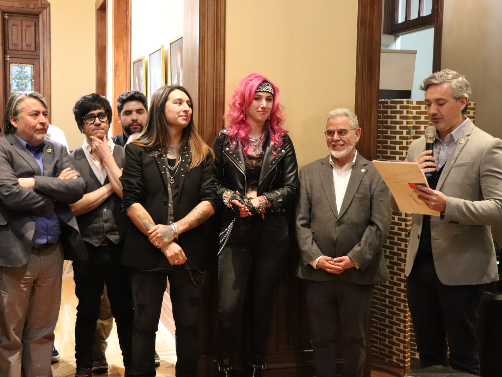 Expositores y Vicerrector de Sede Santiago Francisco Baghetti.