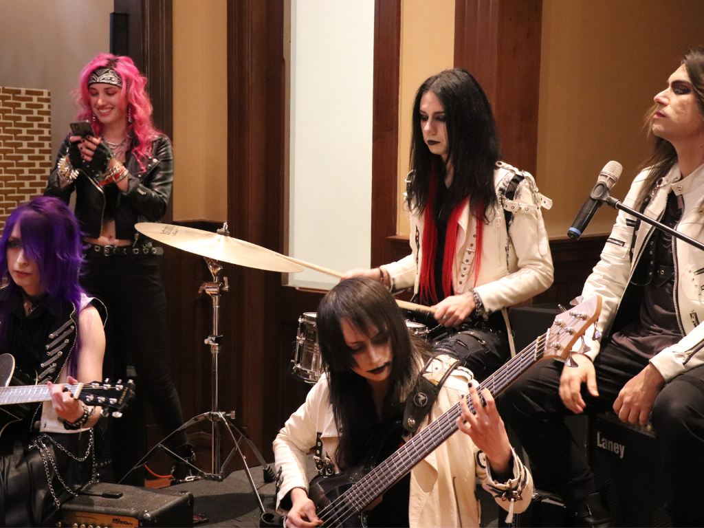Banda Undesire.