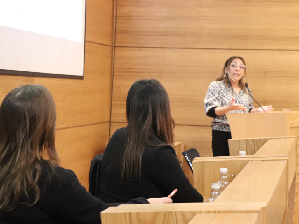 Expositoras inaugurando charla.