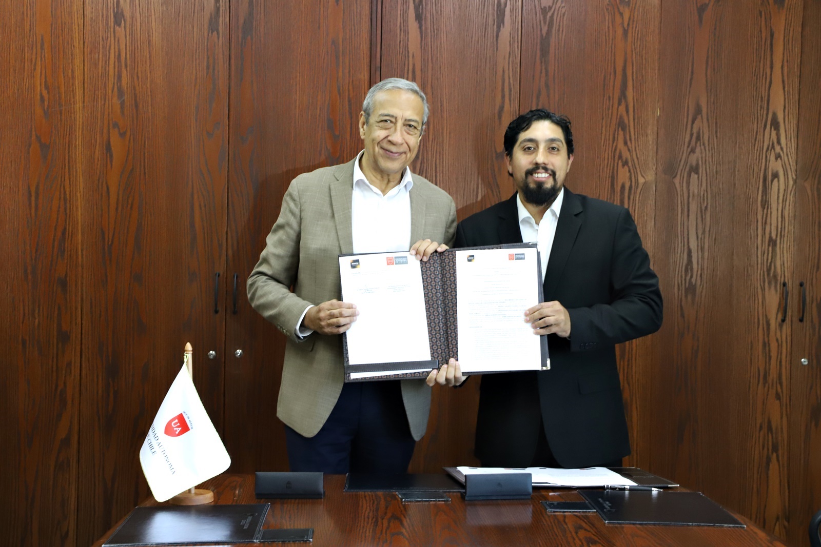 FOTO firma de convenio ua y monachi 1